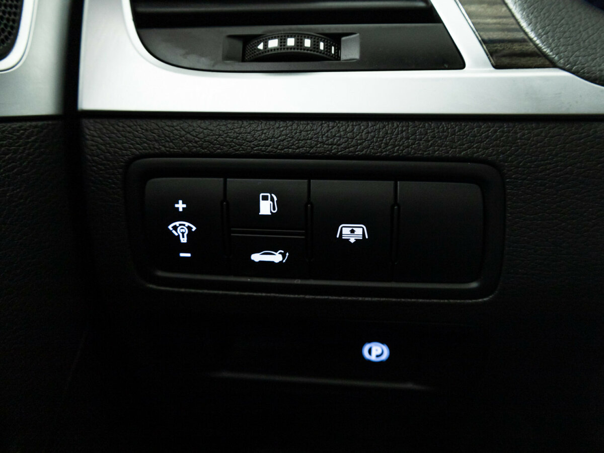 Hyundai Genesis с пробегом — 2015 год. Фото: #22