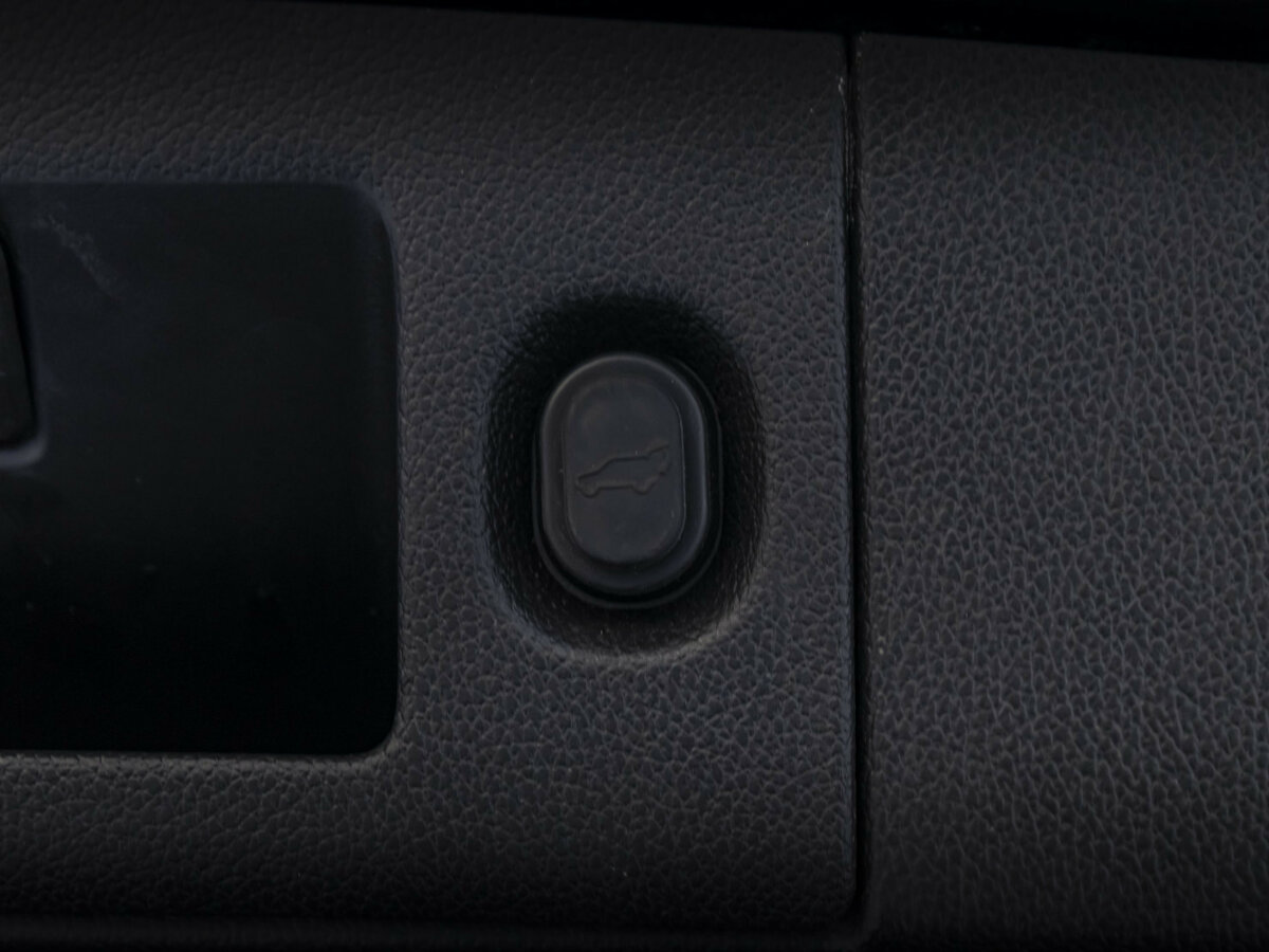 Chevrolet Tahoe с пробегом — 2016 год. Фото: #21