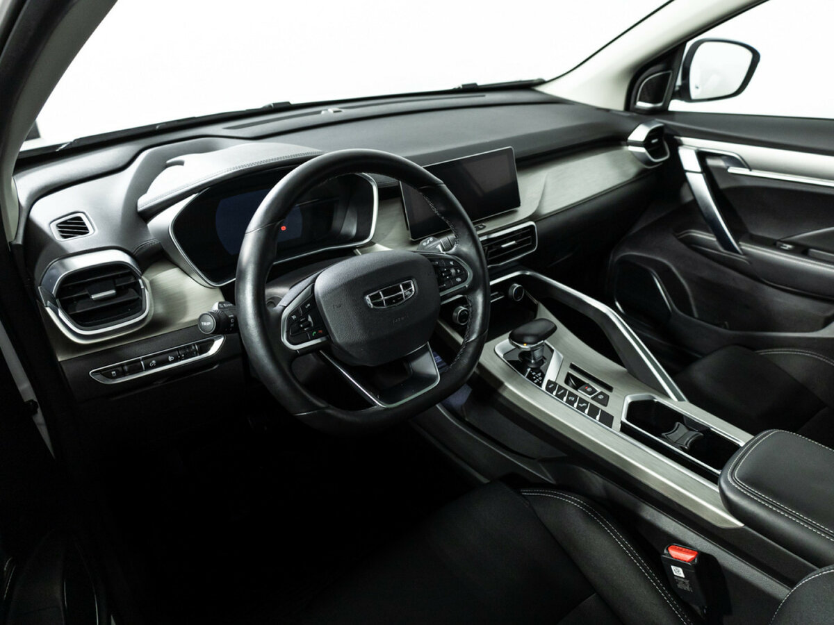 Geely Coolray с пробегом — 2023 год. Фото: #8