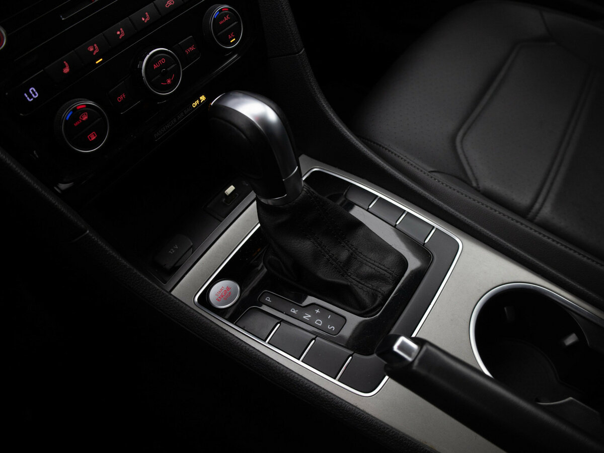 Volkswagen Passat (North America and China) с пробегом — 2020 год. Фото: #9