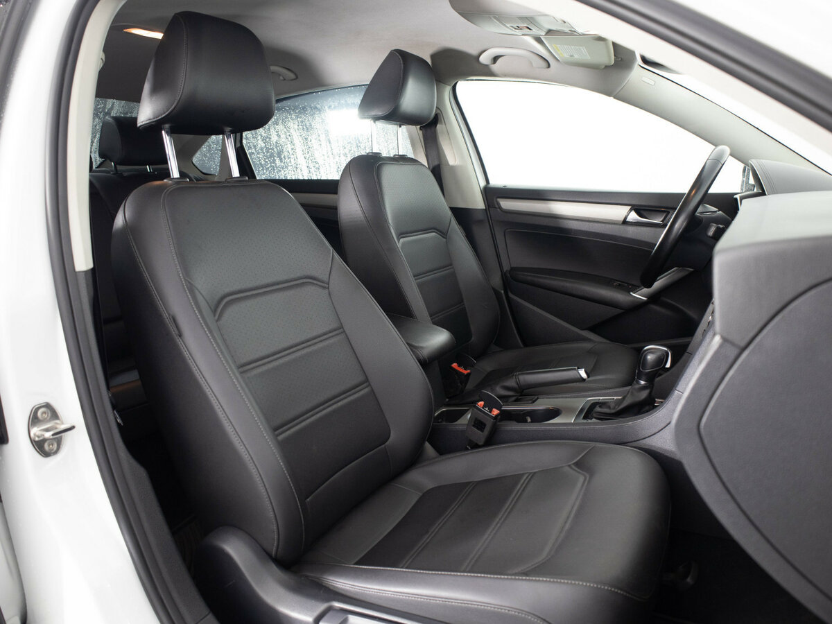 Volkswagen Passat (North America and China) с пробегом — 2020 год. Фото: #16