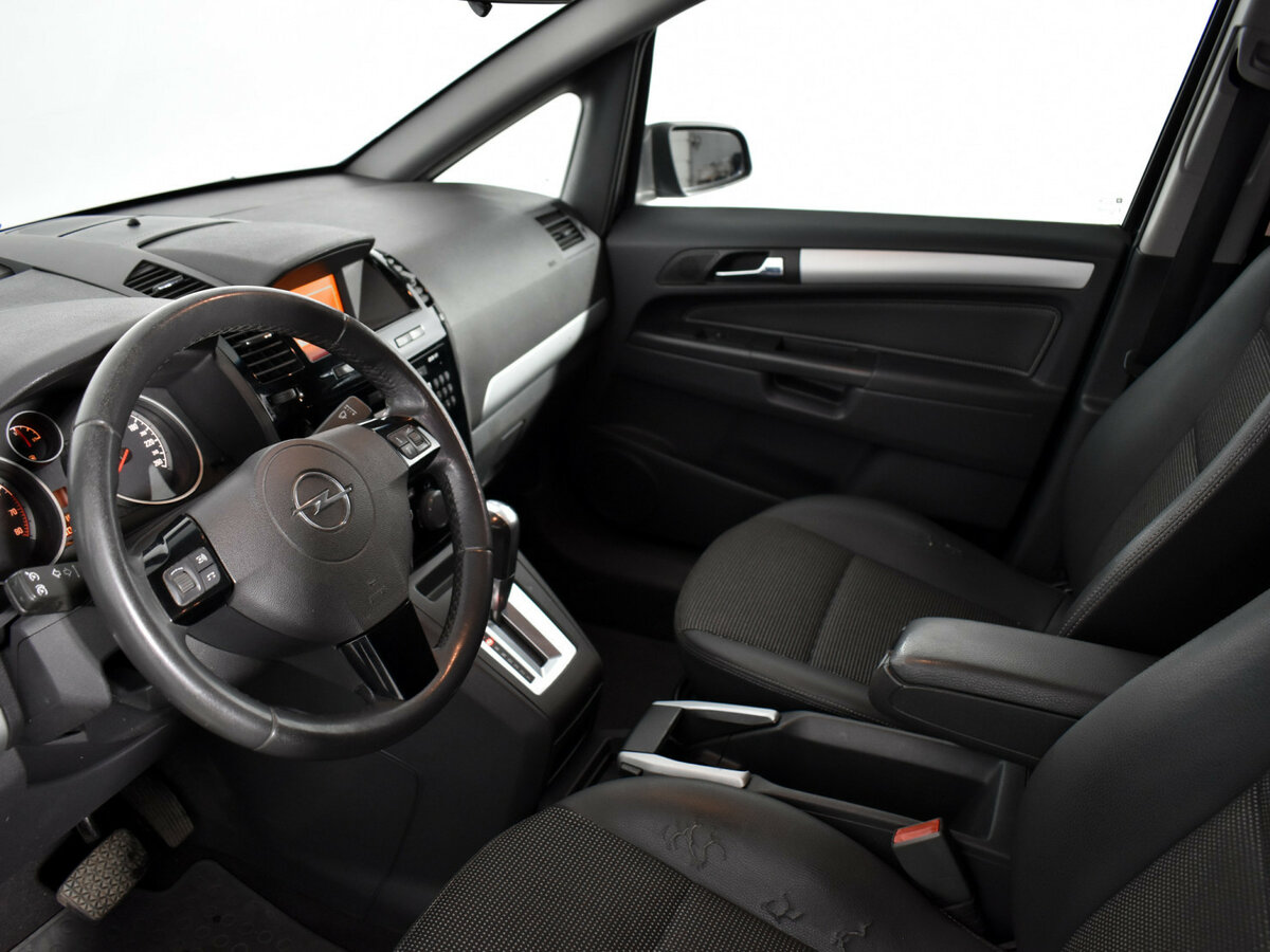Opel Zafira с пробегом — 2008 год. Фото: #7