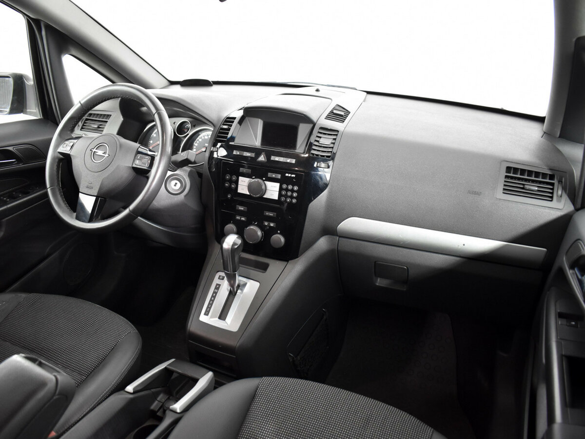 Opel Zafira с пробегом — 2008 год. Фото: #8