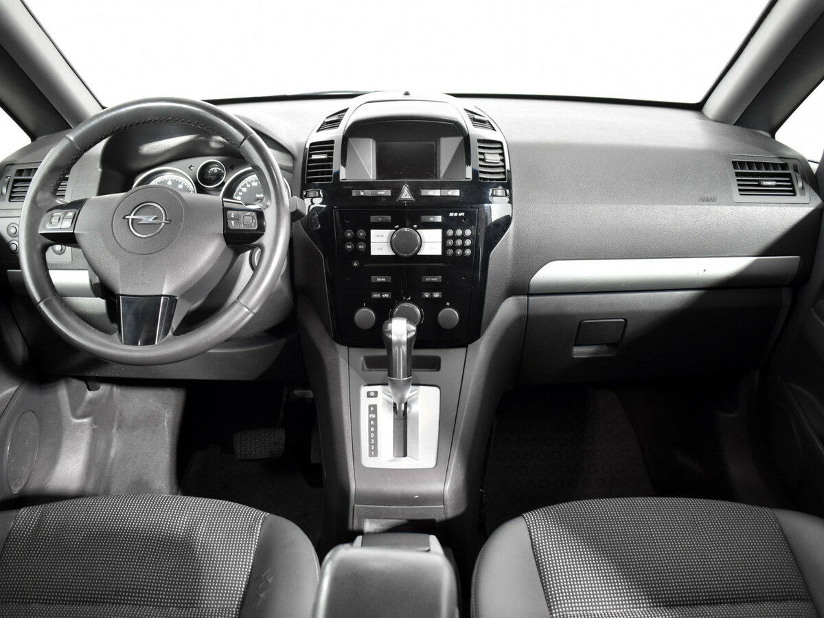 Opel Zafira с пробегом — 2008 год. Фото: #9