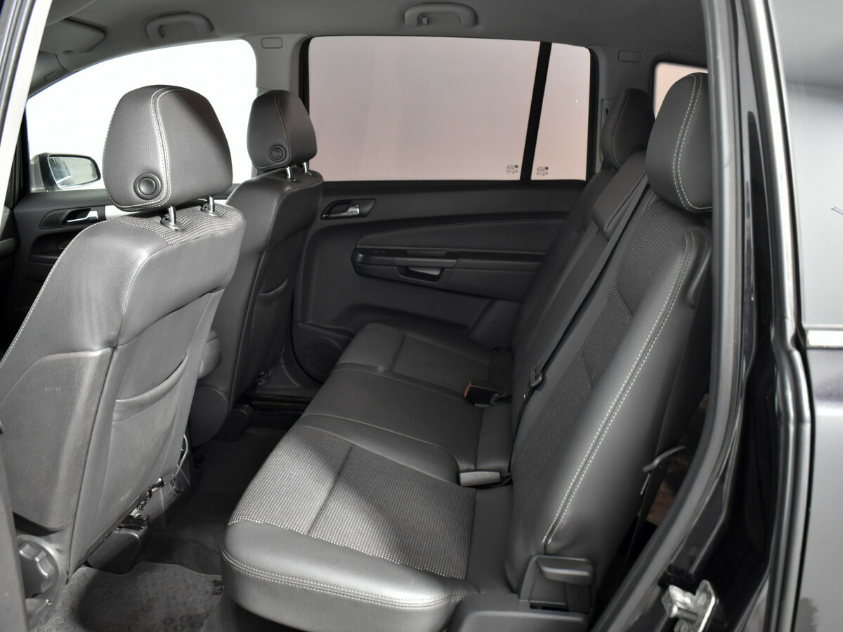 Opel Zafira с пробегом — 2008 год. Фото: #10