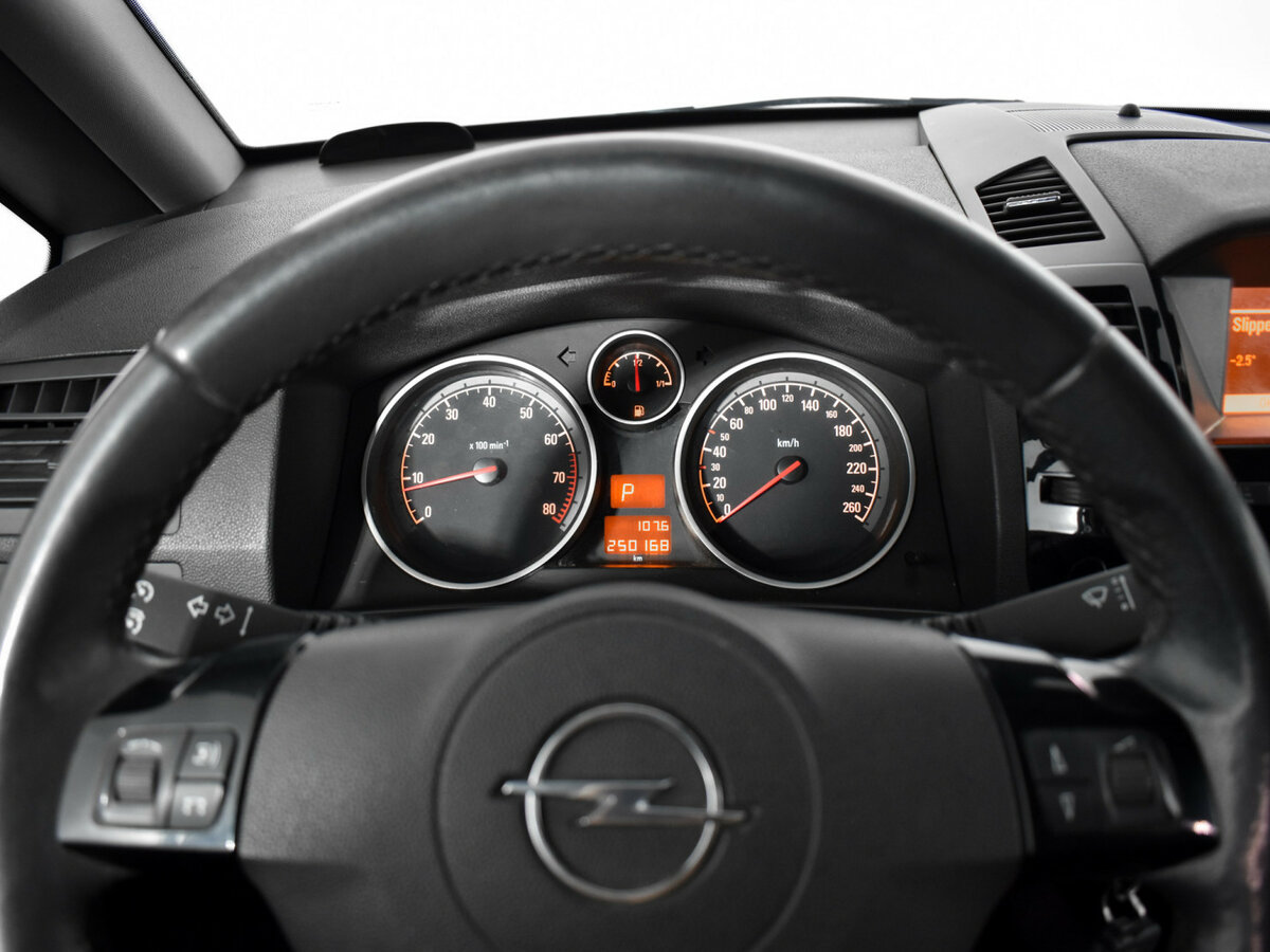 Opel Zafira с пробегом — 2008 год. Фото: #11