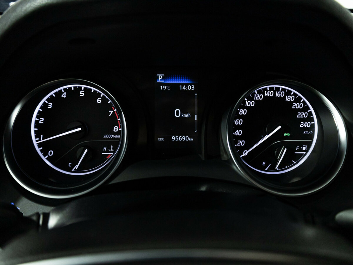 Toyota Camry с пробегом — 2021 год. Фото: #10