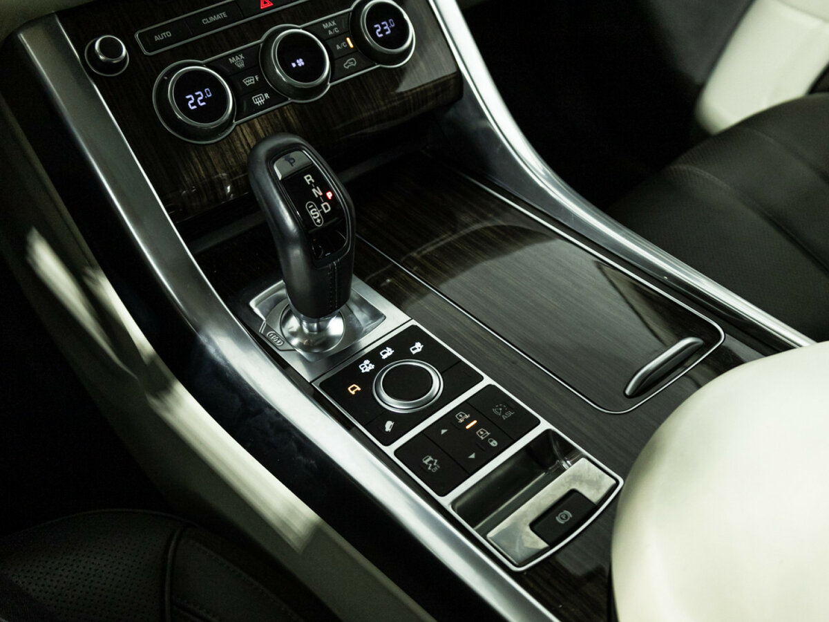 Land Rover Range Rover Sport с пробегом — 2014 год. Фото: #16