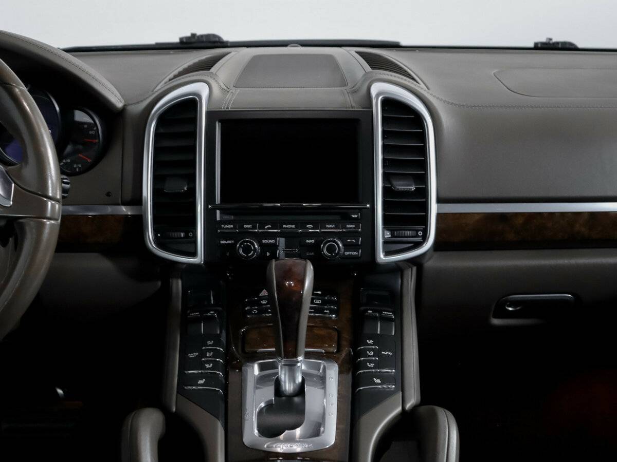 Porsche Cayenne с пробегом — 2011 год. Фото: #10