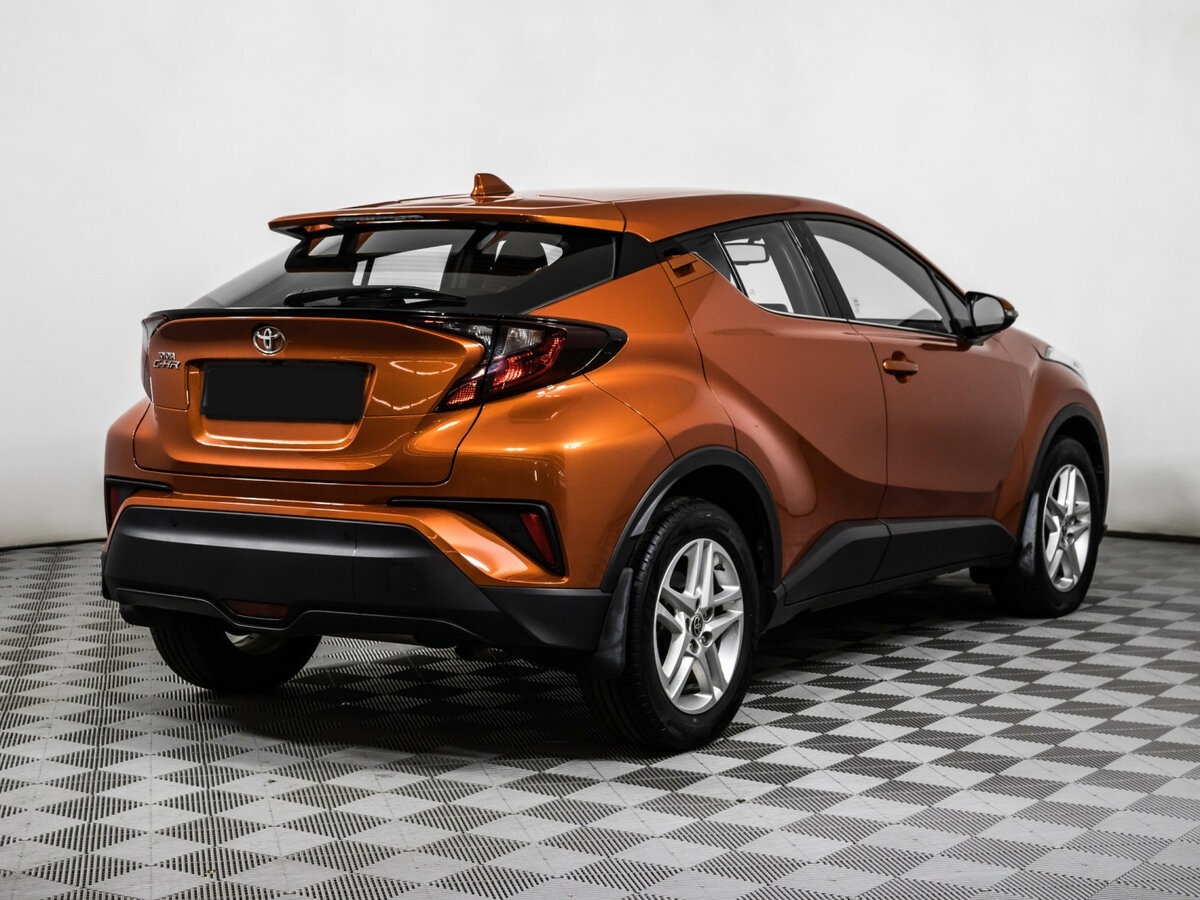 Toyota C-HR с пробегом — 2019 год. Фото: #4