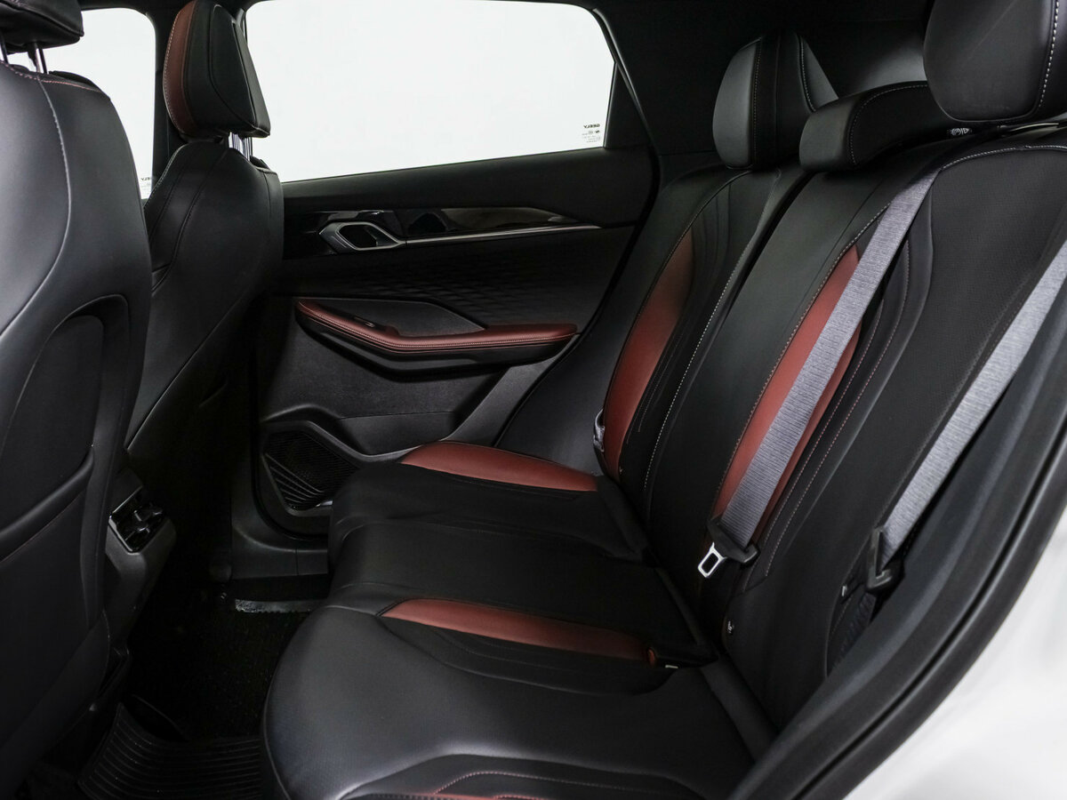 Geely Coolray с пробегом — 2023 год. Фото: #11