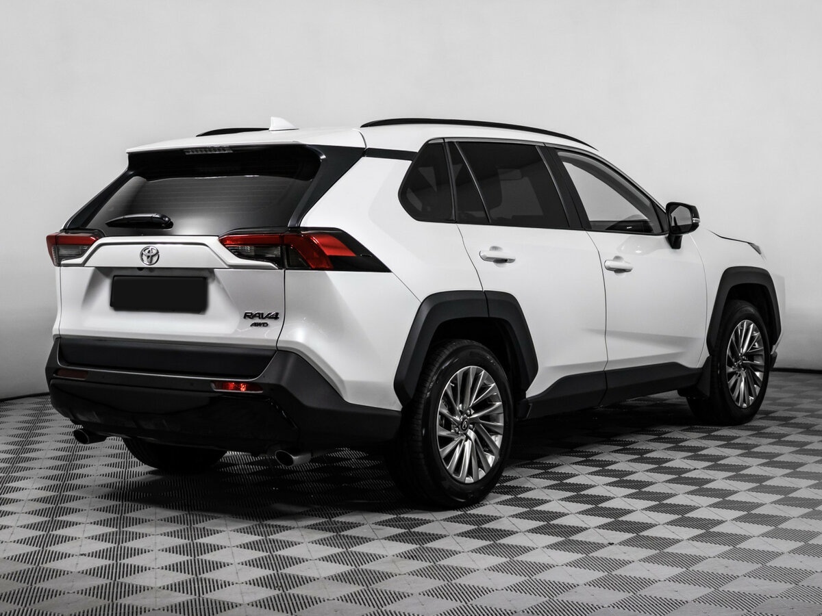 Toyota RAV4 с пробегом — 2024 год. Фото: #3