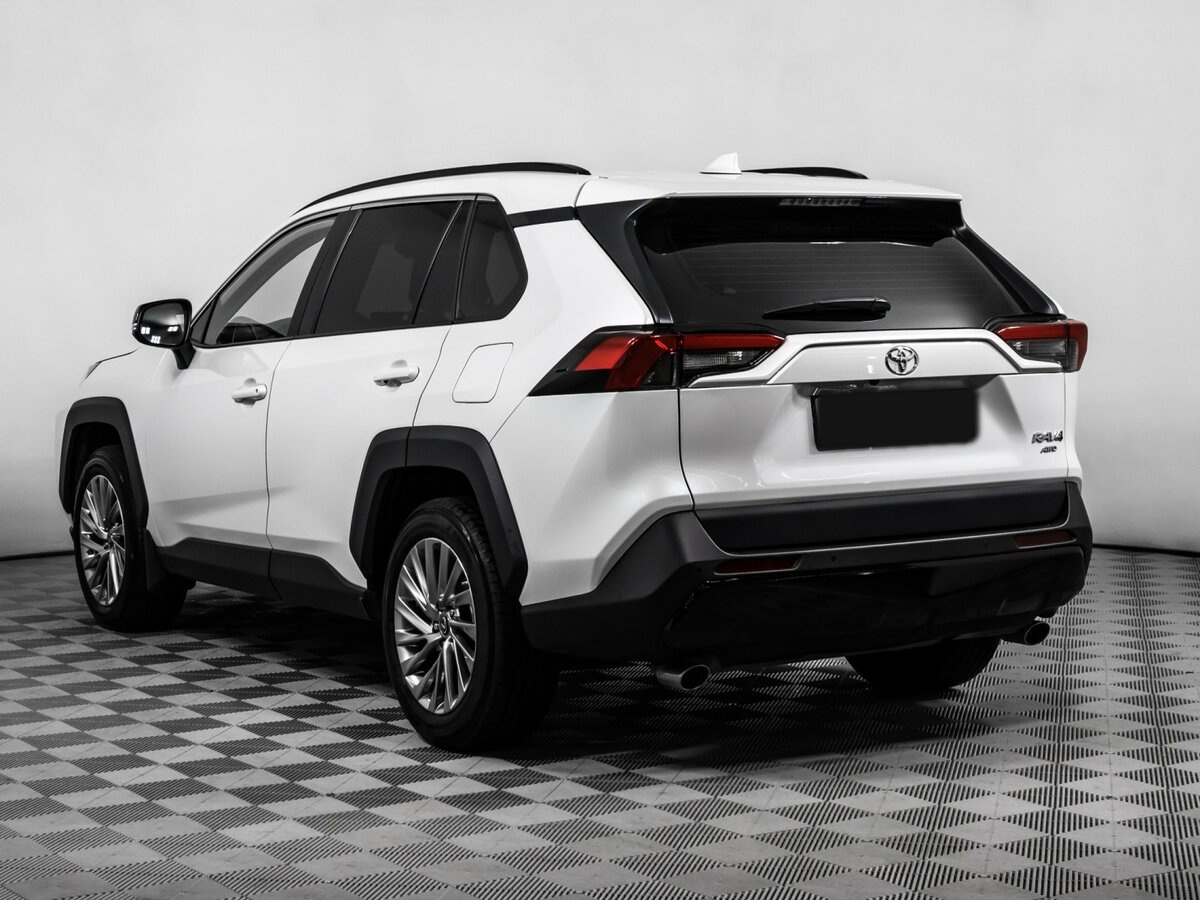 Toyota RAV4 с пробегом — 2024 год. Фото: #5