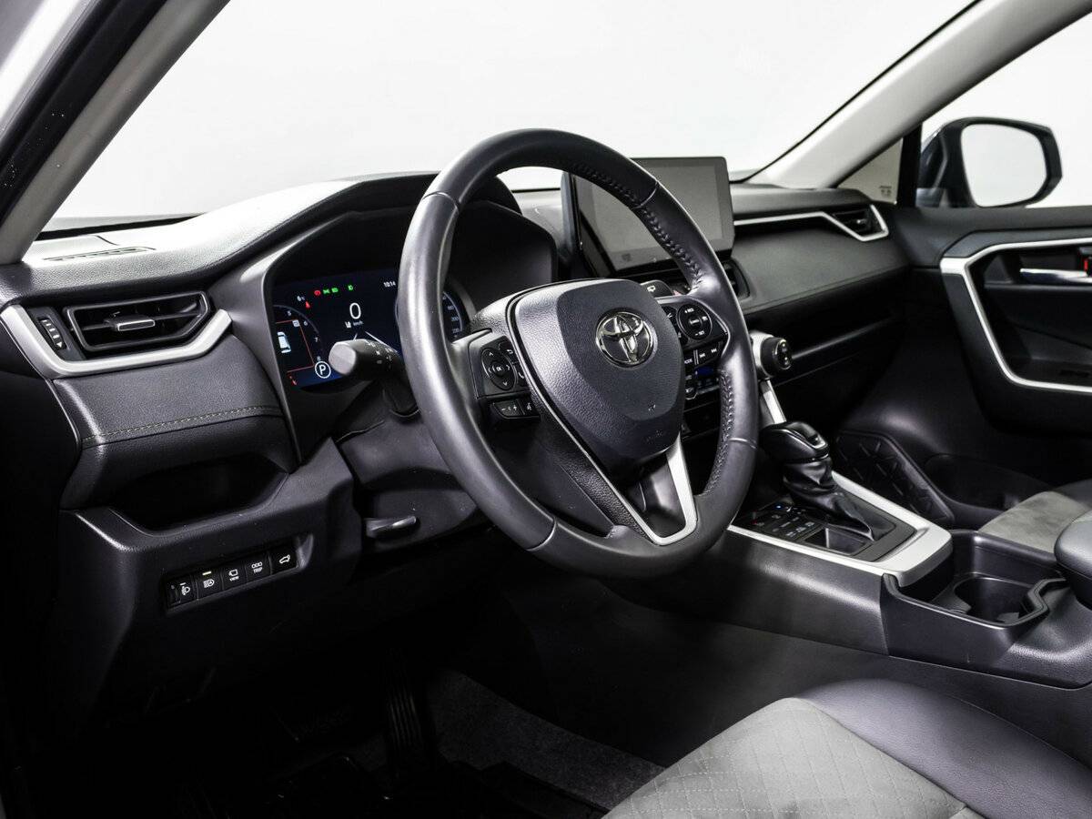 Toyota RAV4 с пробегом — 2024 год. Фото: #10