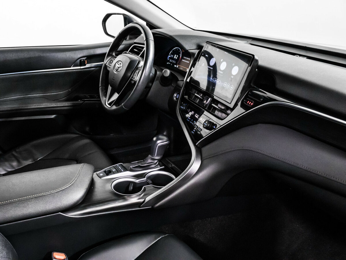 Toyota Camry с пробегом — 2022 год. Фото: #6