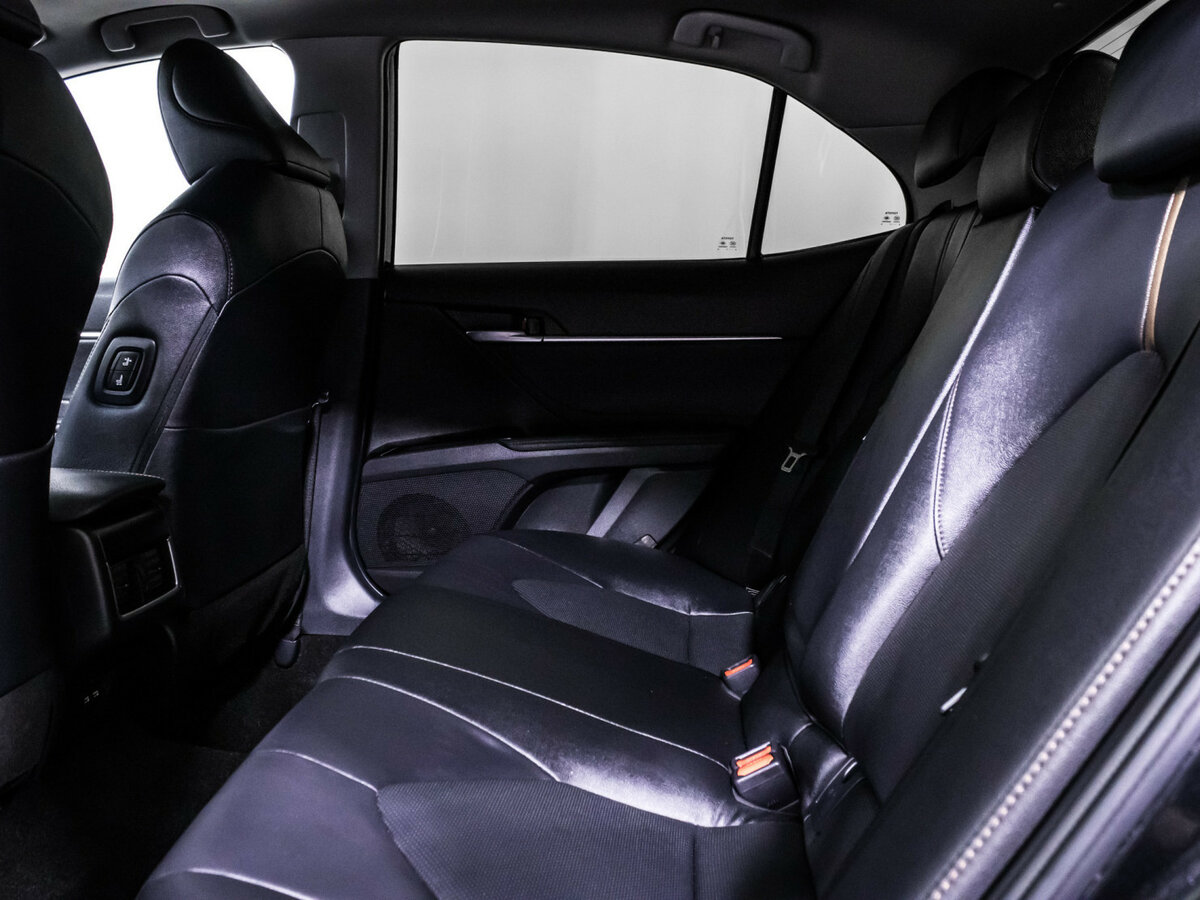 Toyota Camry с пробегом — 2022 год. Фото: #9