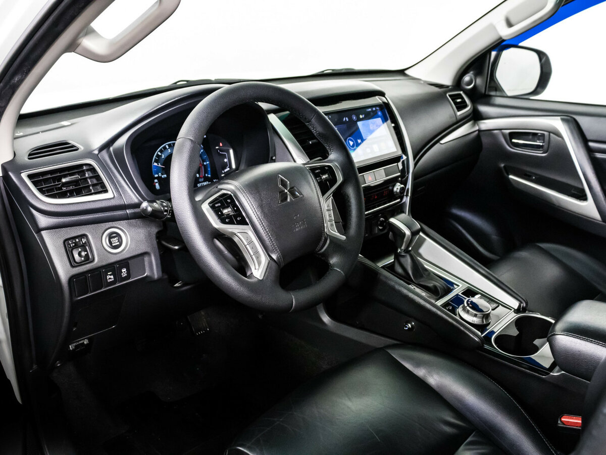 Mitsubishi Montero Sport с пробегом — 2022 год. Фото: #10