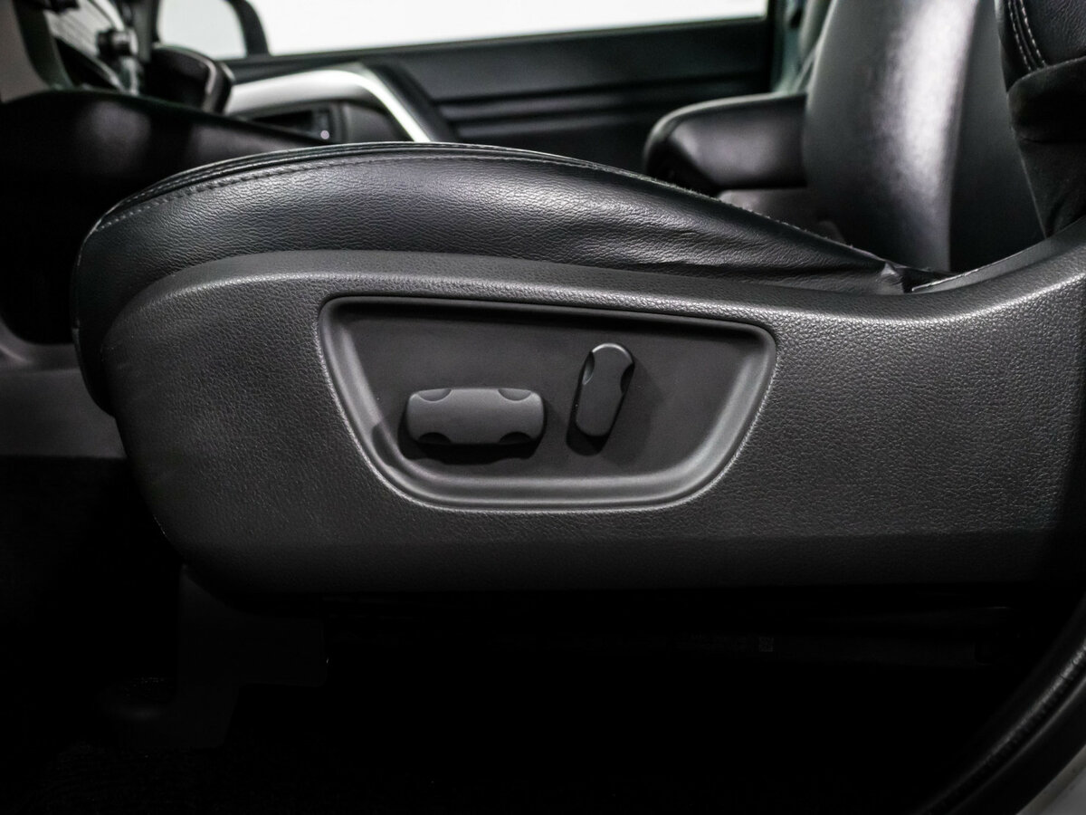 Mitsubishi Montero Sport с пробегом — 2022 год. Фото: #12