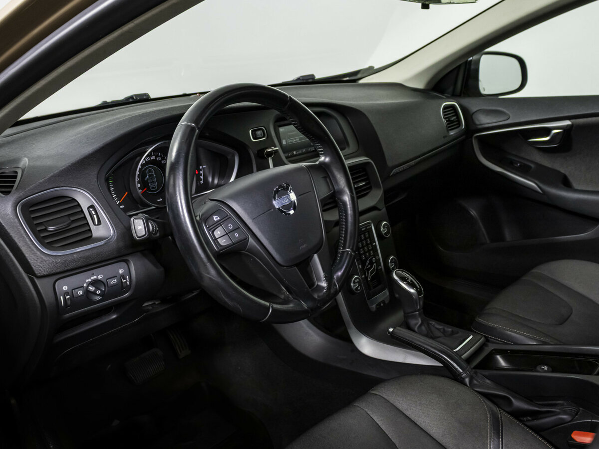 Volvo V40 Cross Country с пробегом — 2013 год. Фото: #7