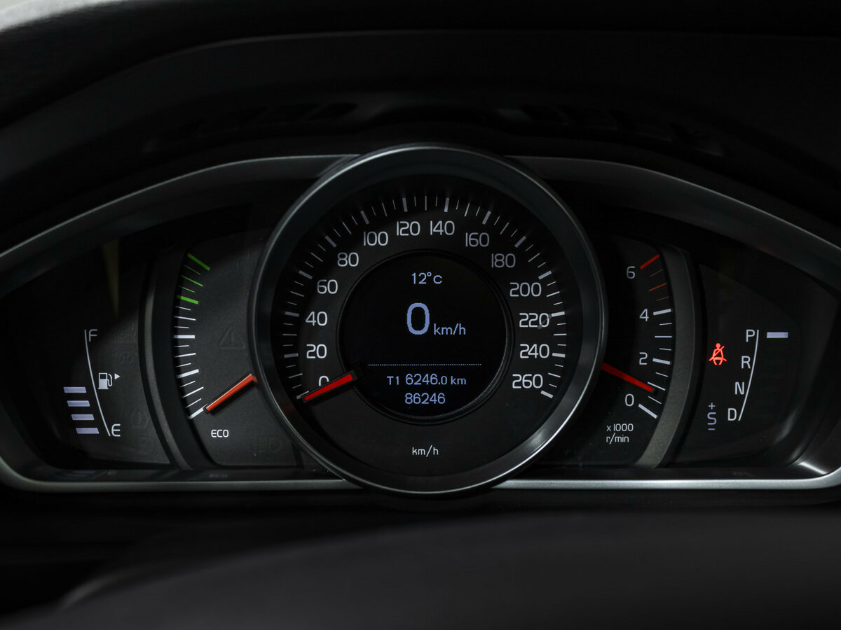 Volvo V40 Cross Country с пробегом — 2013 год. Фото: #8