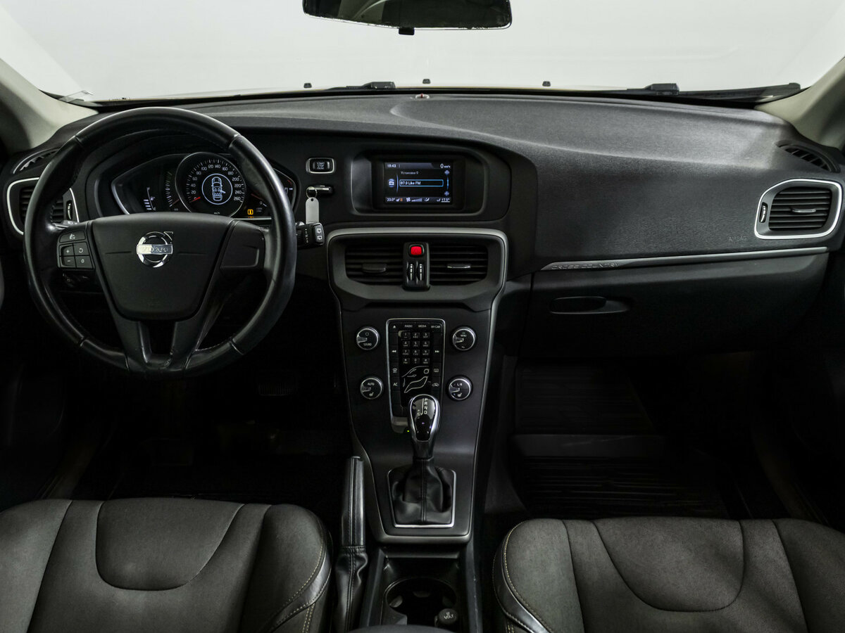 Volvo V40 Cross Country с пробегом — 2013 год. Фото: #9