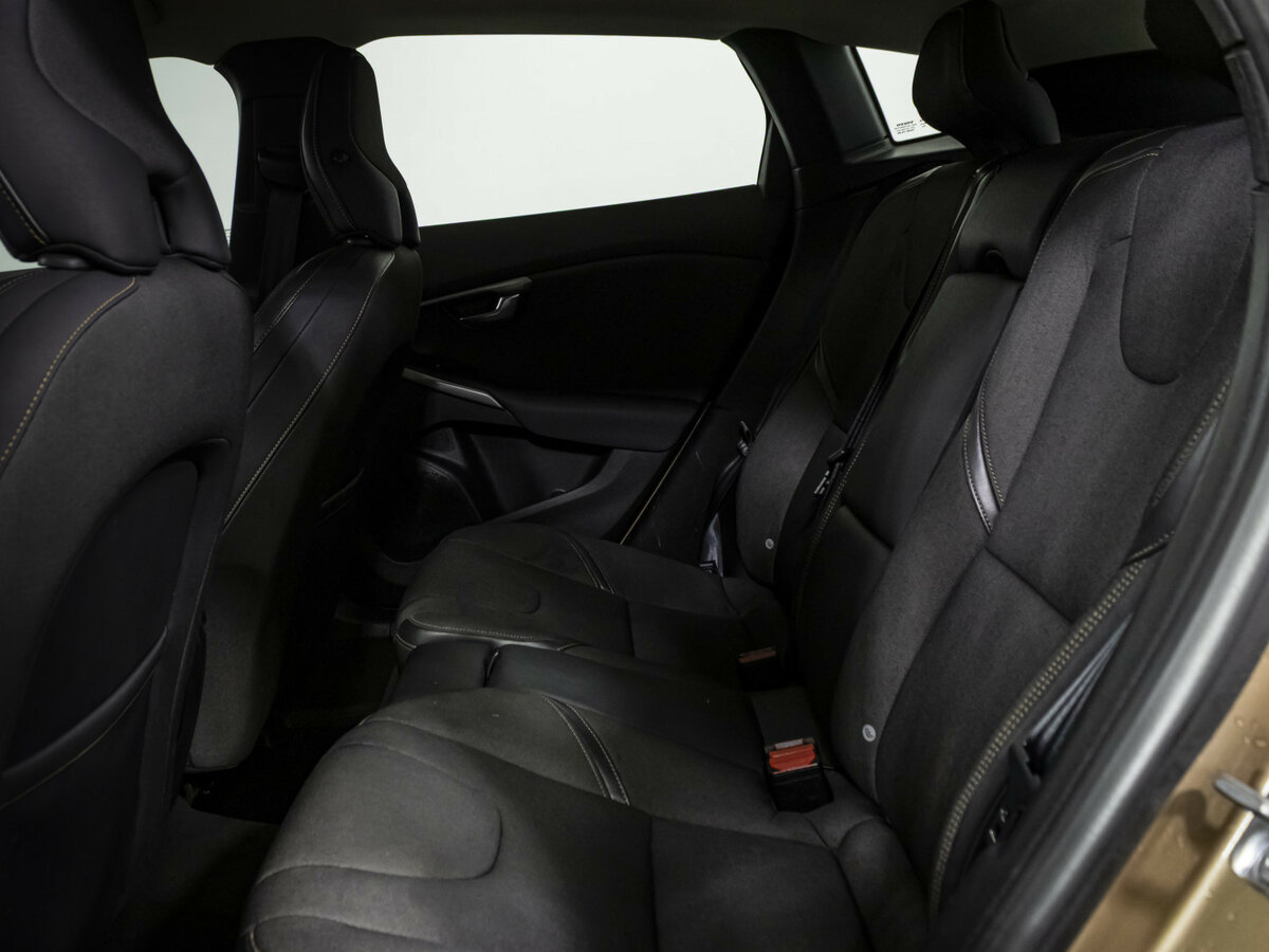 Volvo V40 Cross Country с пробегом — 2013 год. Фото: #10