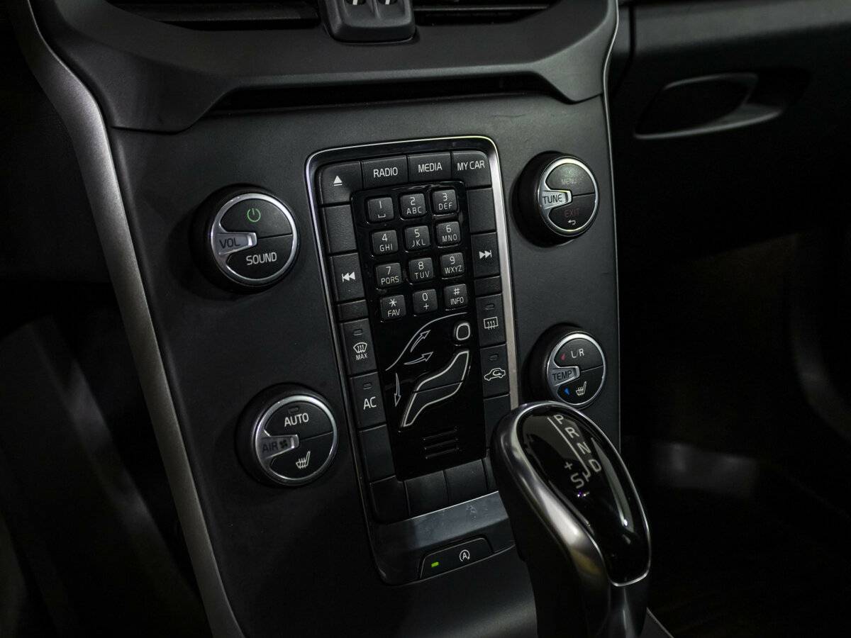 Volvo V40 Cross Country с пробегом — 2013 год. Фото: #11