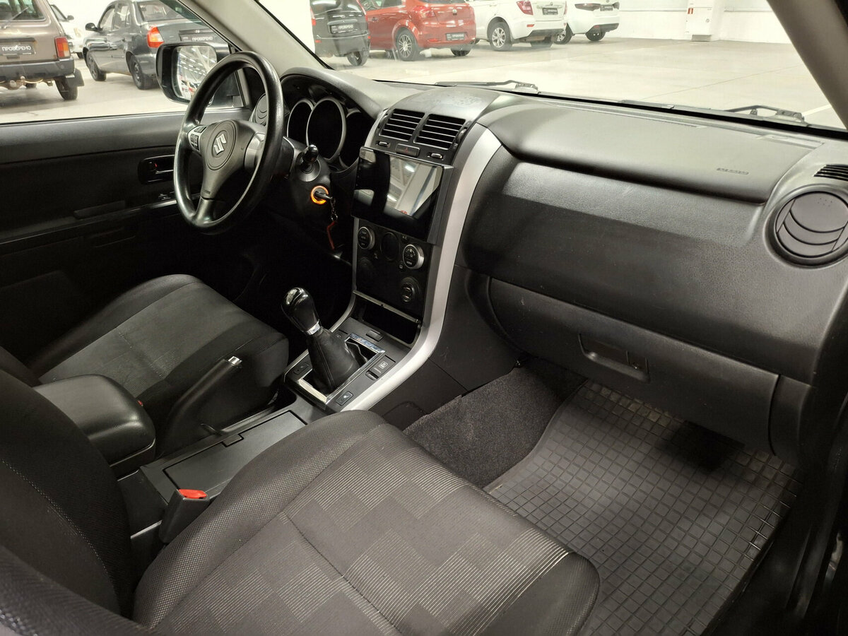 Suzuki Grand Vitara с пробегом — 2011 год. Фото: #10