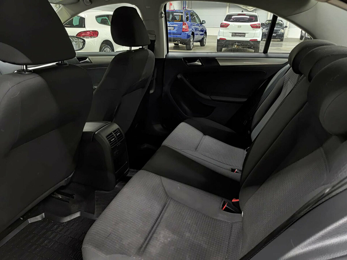 Volkswagen Jetta с пробегом — 2016 год. Фото: #11