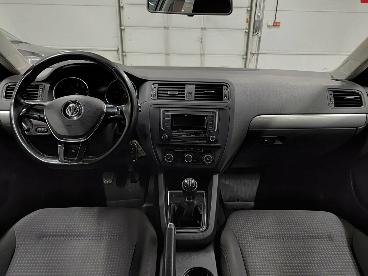 Volkswagen Jetta с пробегом — 2016 год. Фото: #13