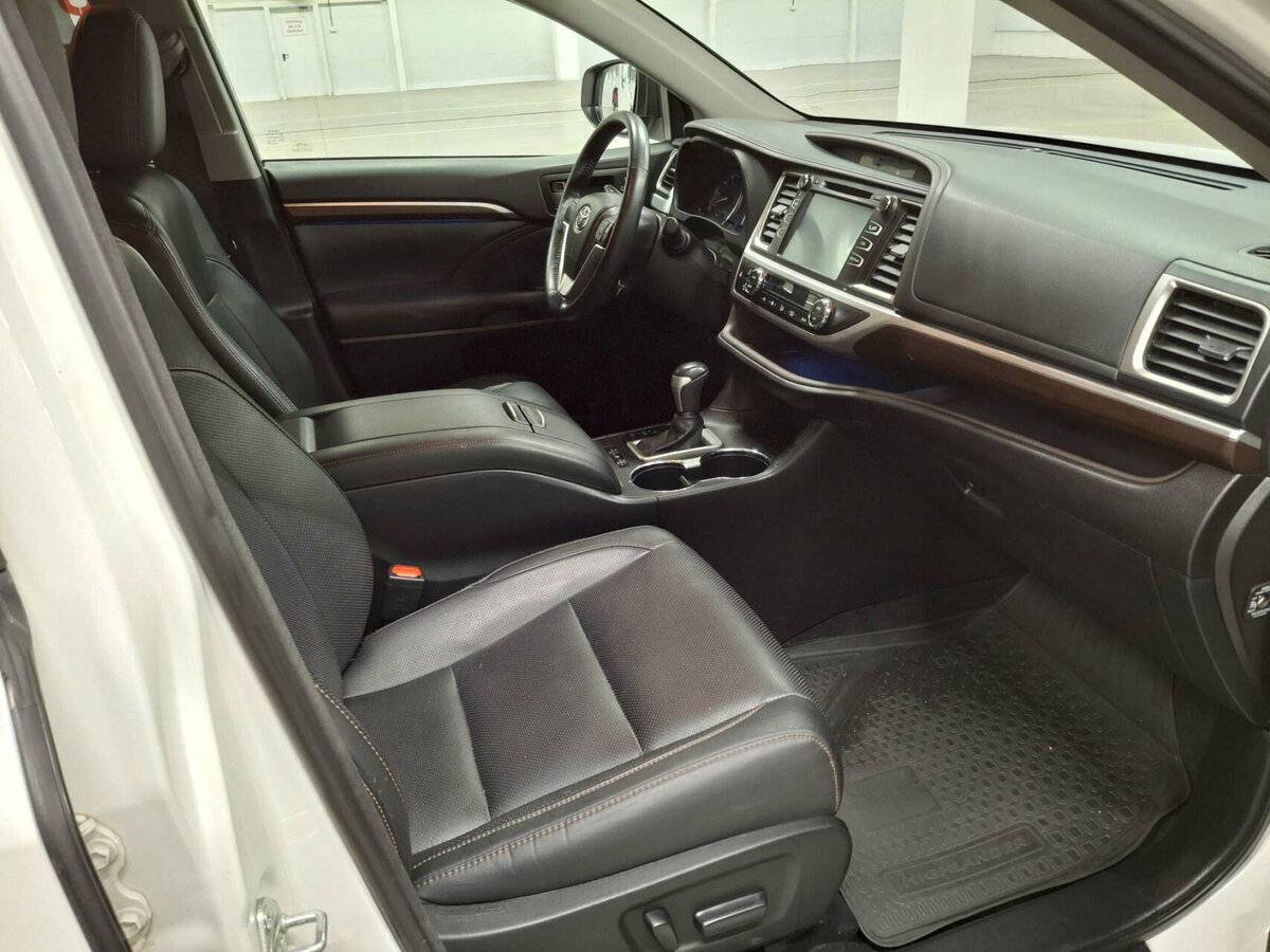 Toyota Highlander с пробегом — 2014 год. Фото: #10