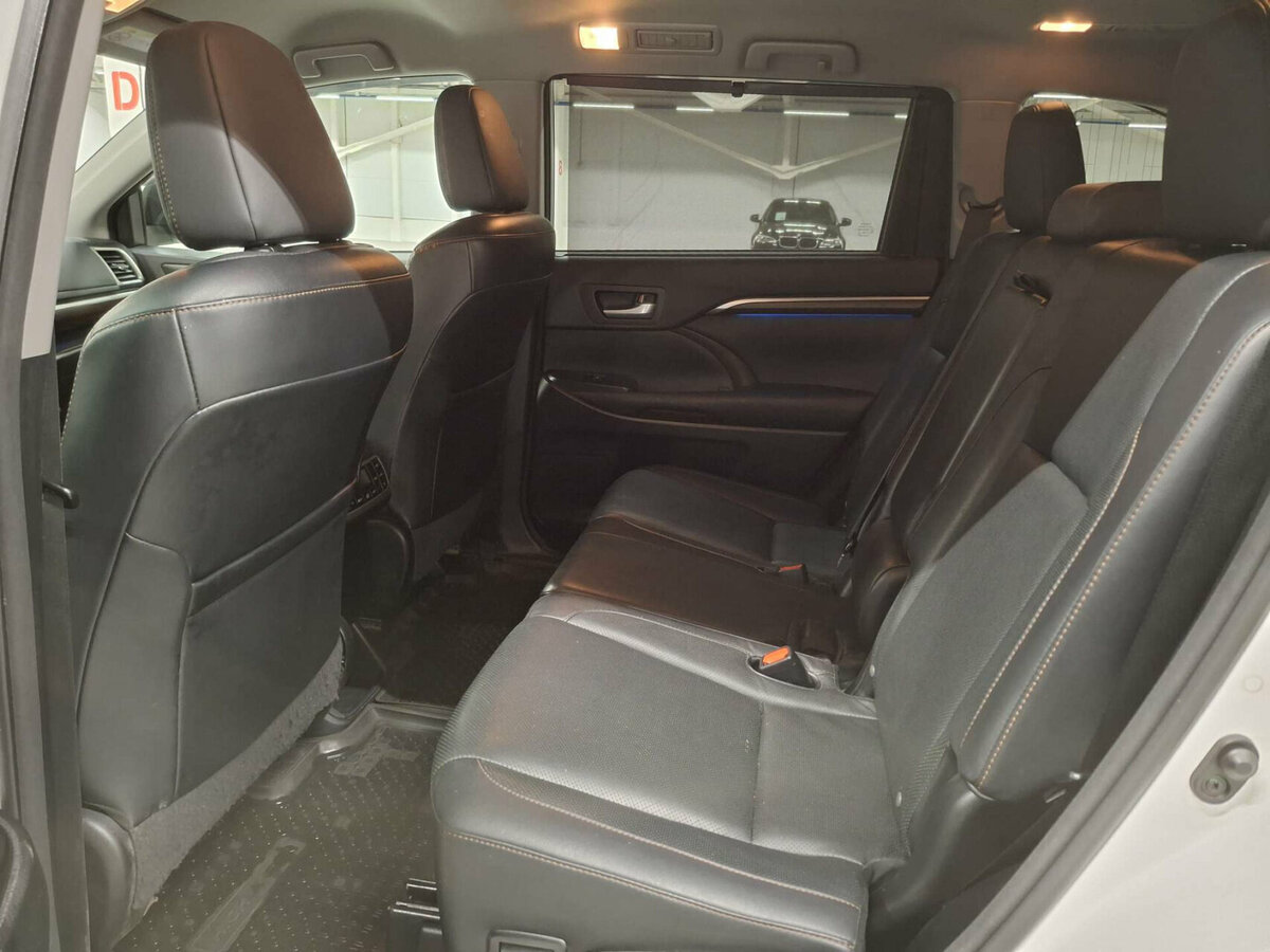 Toyota Highlander с пробегом — 2014 год. Фото: #11