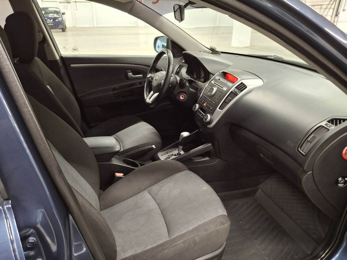 Kia Ceed с пробегом — 2011 год. Фото: #8