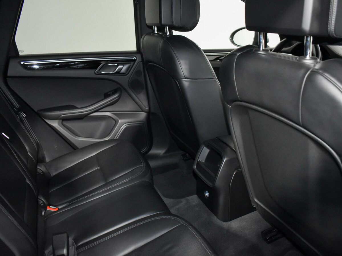 Porsche Macan с пробегом — 2014 год. Фото: #11