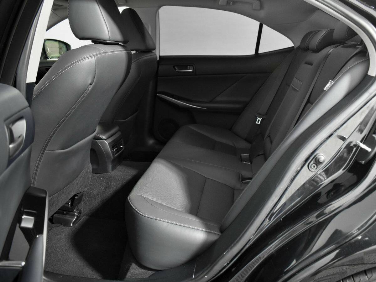 Lexus IS с пробегом — 2019 год. Фото: #11