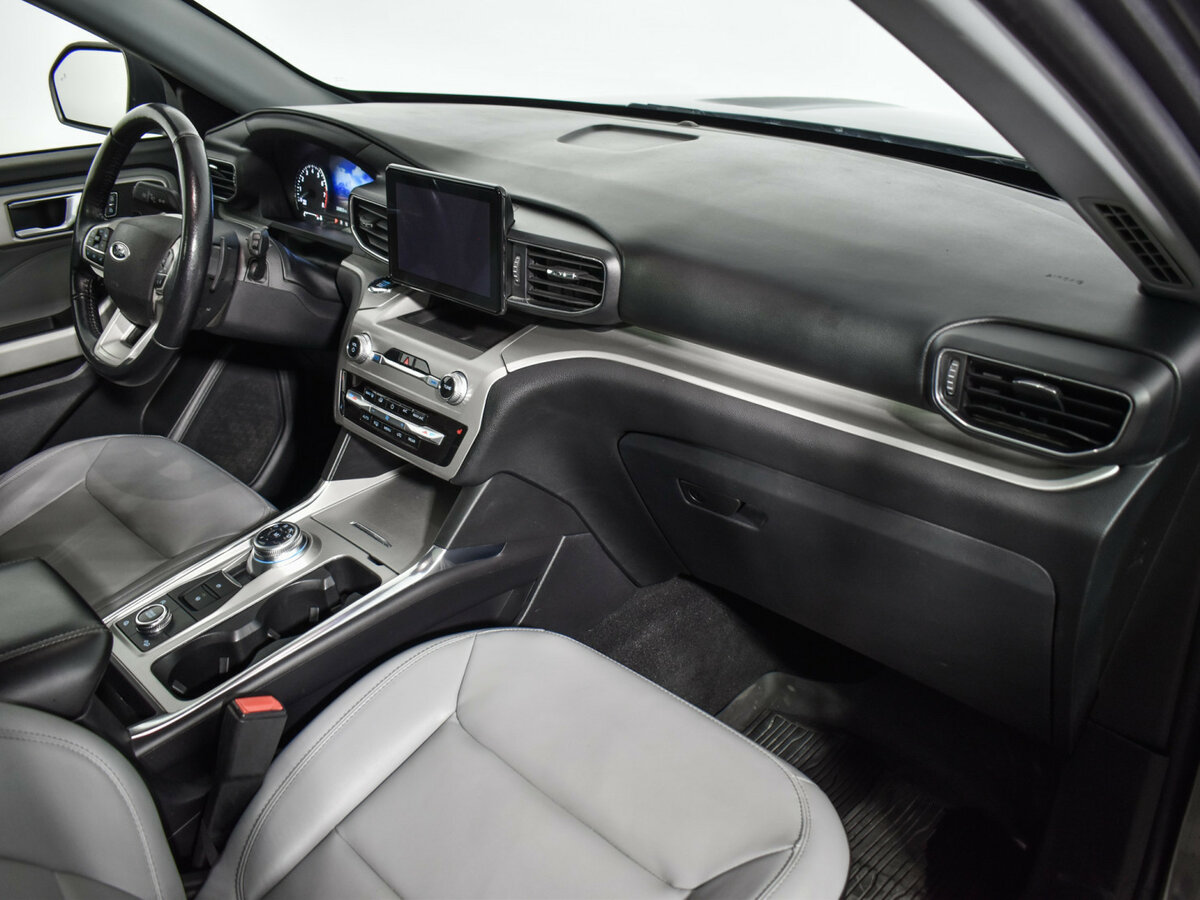 Ford Explorer с пробегом — 2021 год. Фото: #11