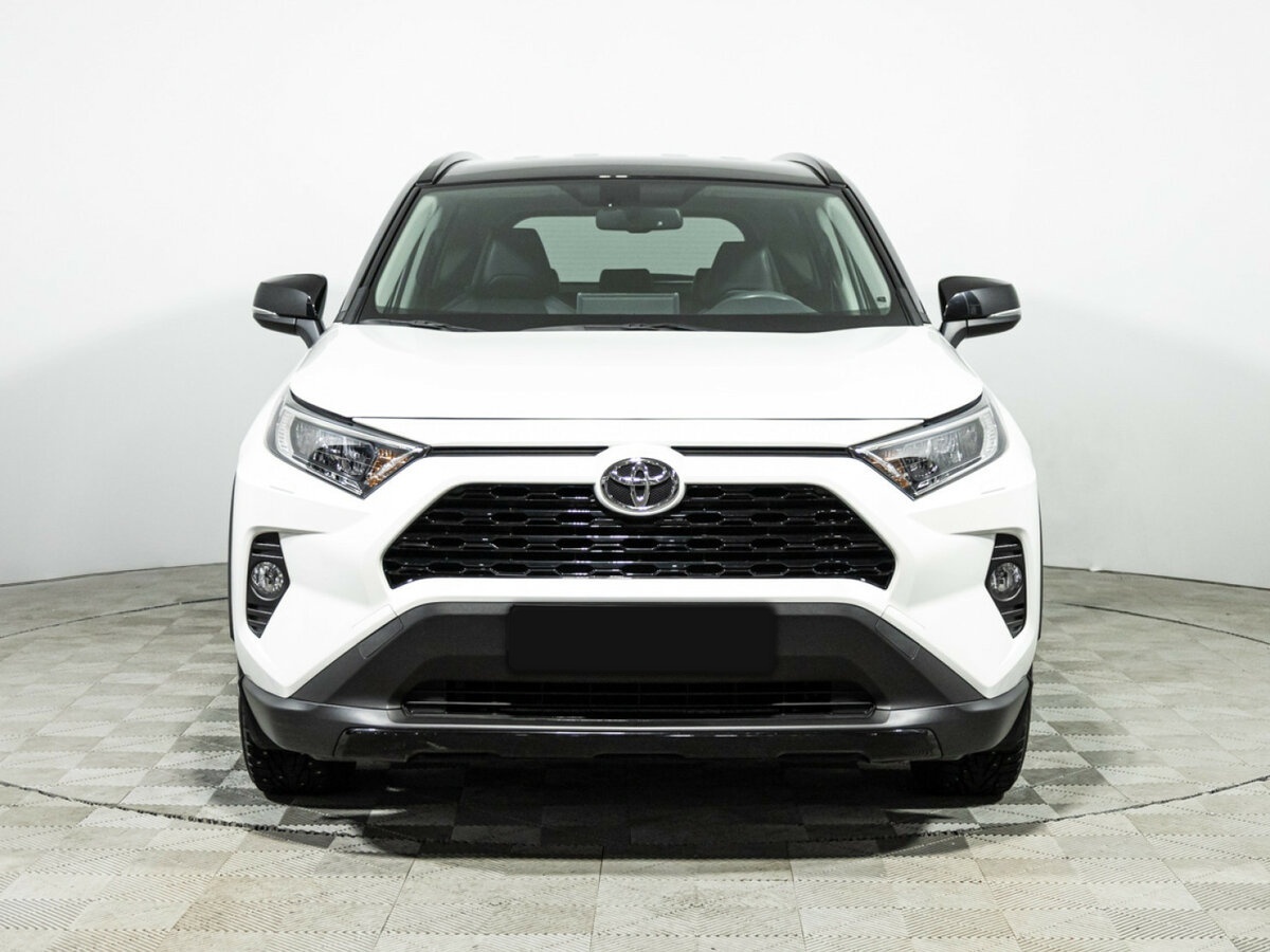 Toyota RAV4 с пробегом — 2021 год. Фото: #1