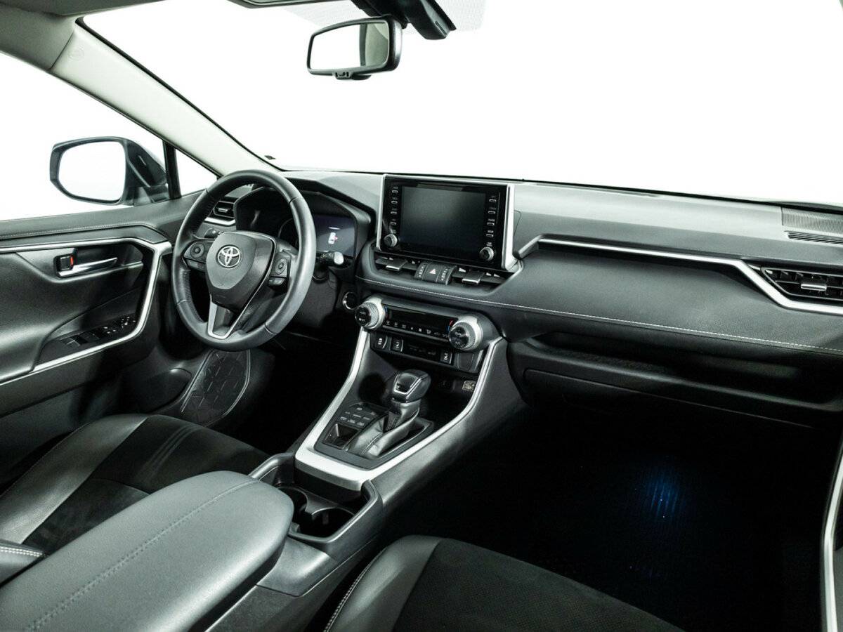 Toyota RAV4 с пробегом — 2021 год. Фото: #8