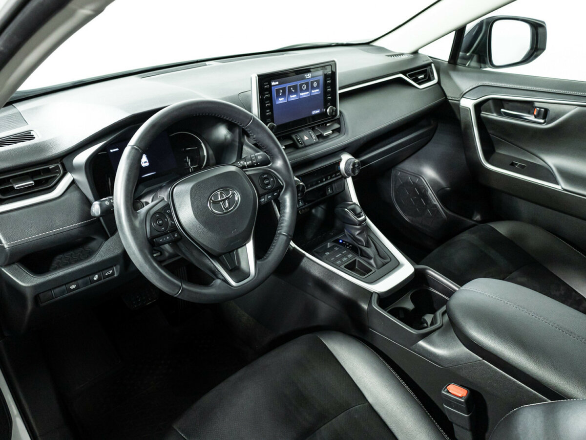 Toyota RAV4 с пробегом — 2021 год. Фото: #10
