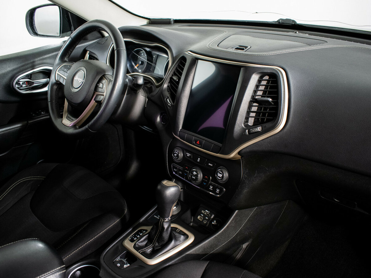 Jeep Cherokee с пробегом — 2014 год. Фото: #9