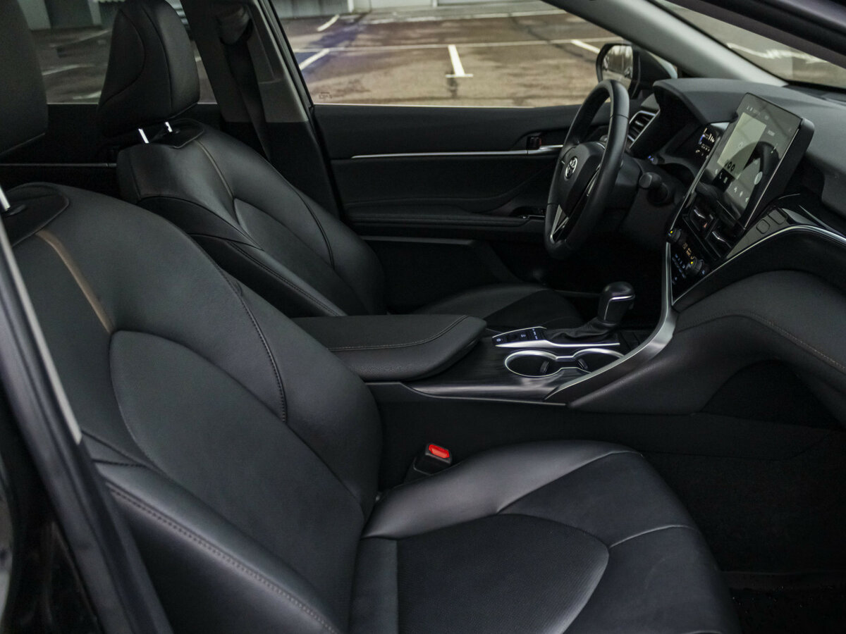 Toyota Camry с пробегом — 2023 год. Фото: #8