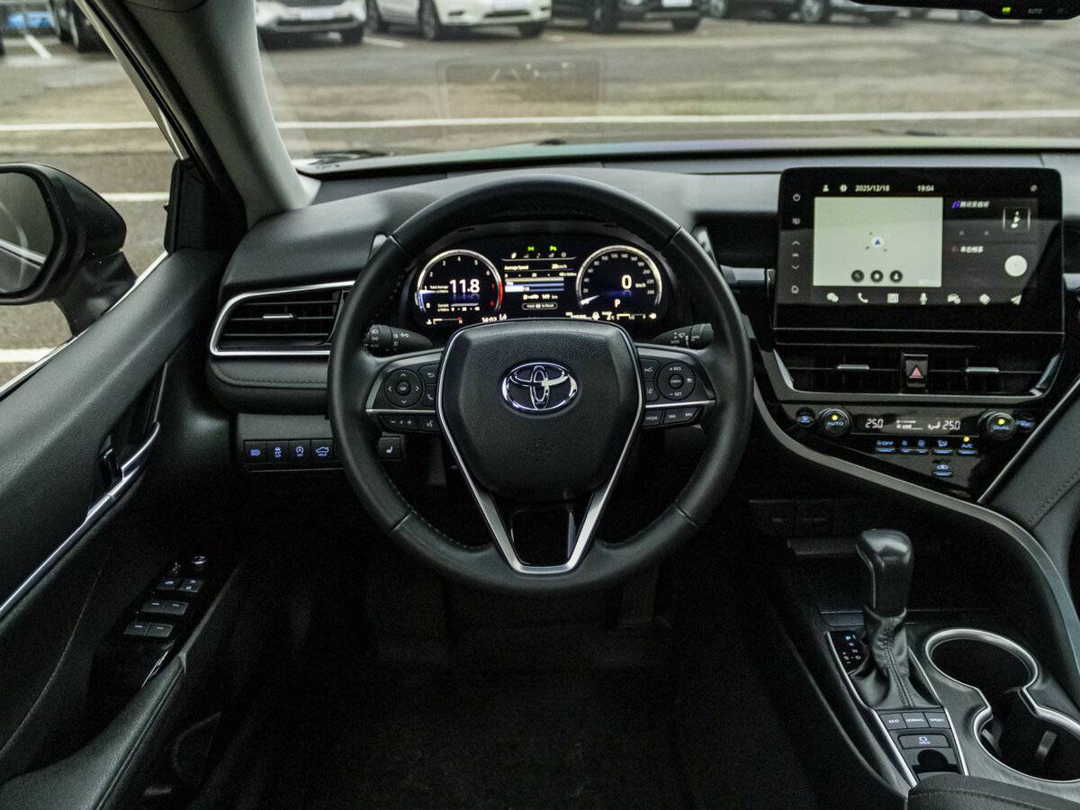 Toyota Camry с пробегом — 2023 год. Фото: #11