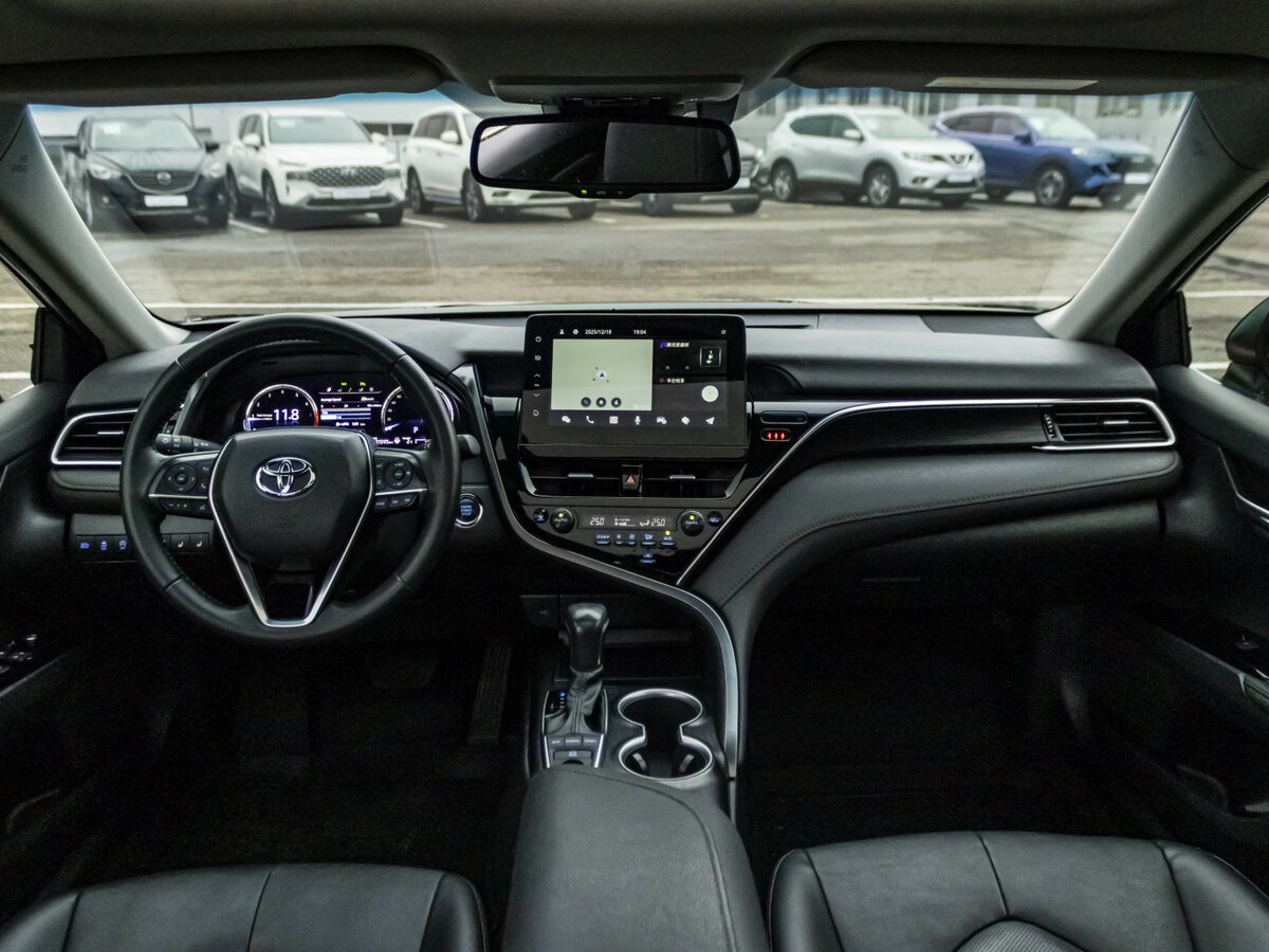 Toyota Camry с пробегом — 2023 год. Фото: #13
