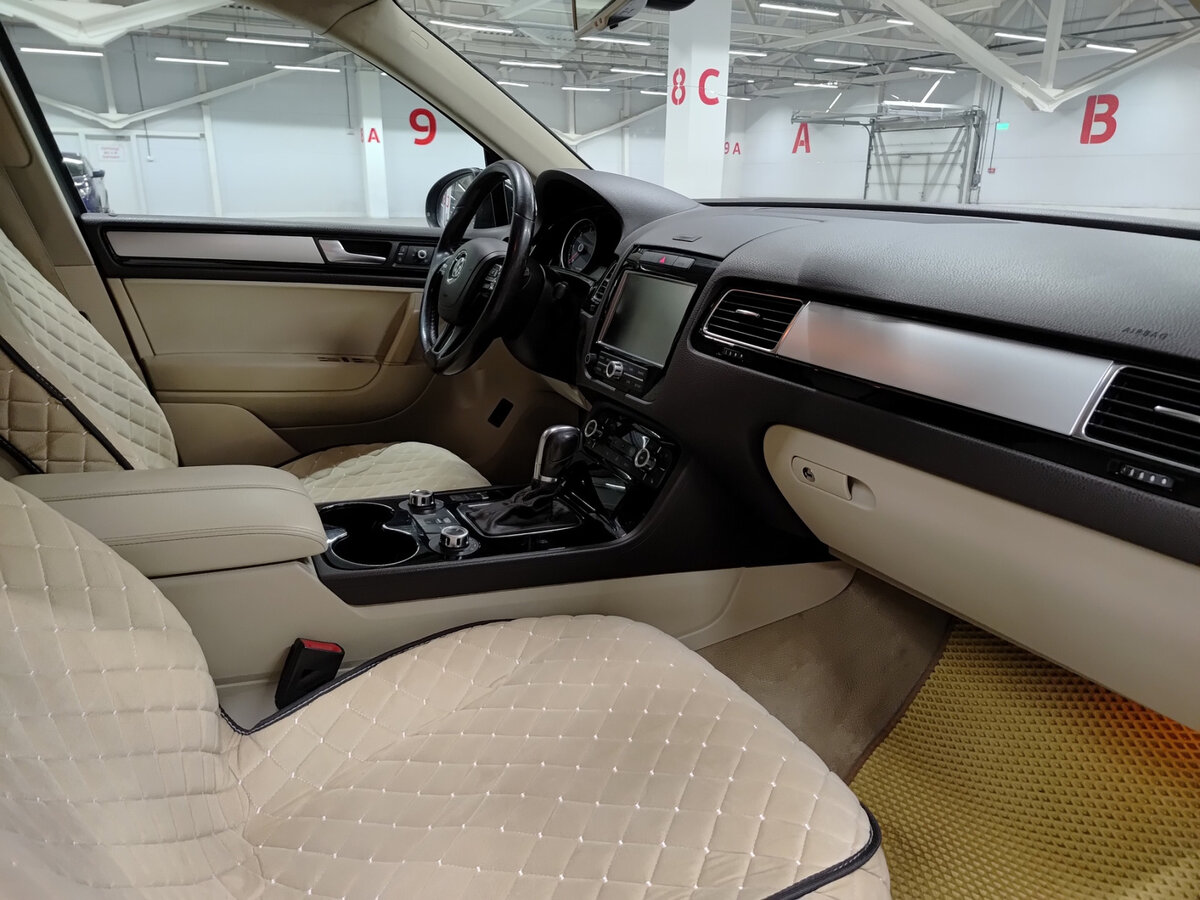 Volkswagen Touareg с пробегом — 2011 год. Фото: #10