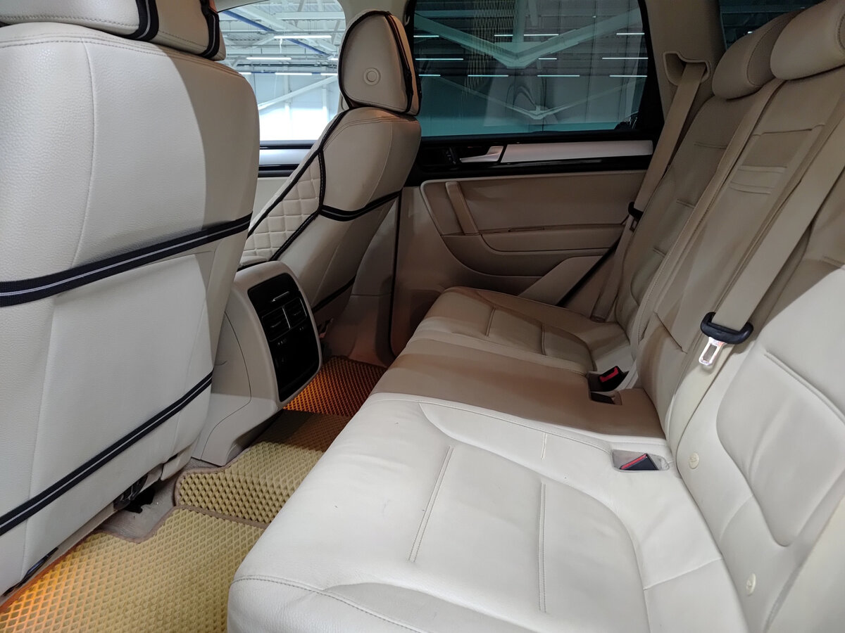 Volkswagen Touareg с пробегом — 2011 год. Фото: #11