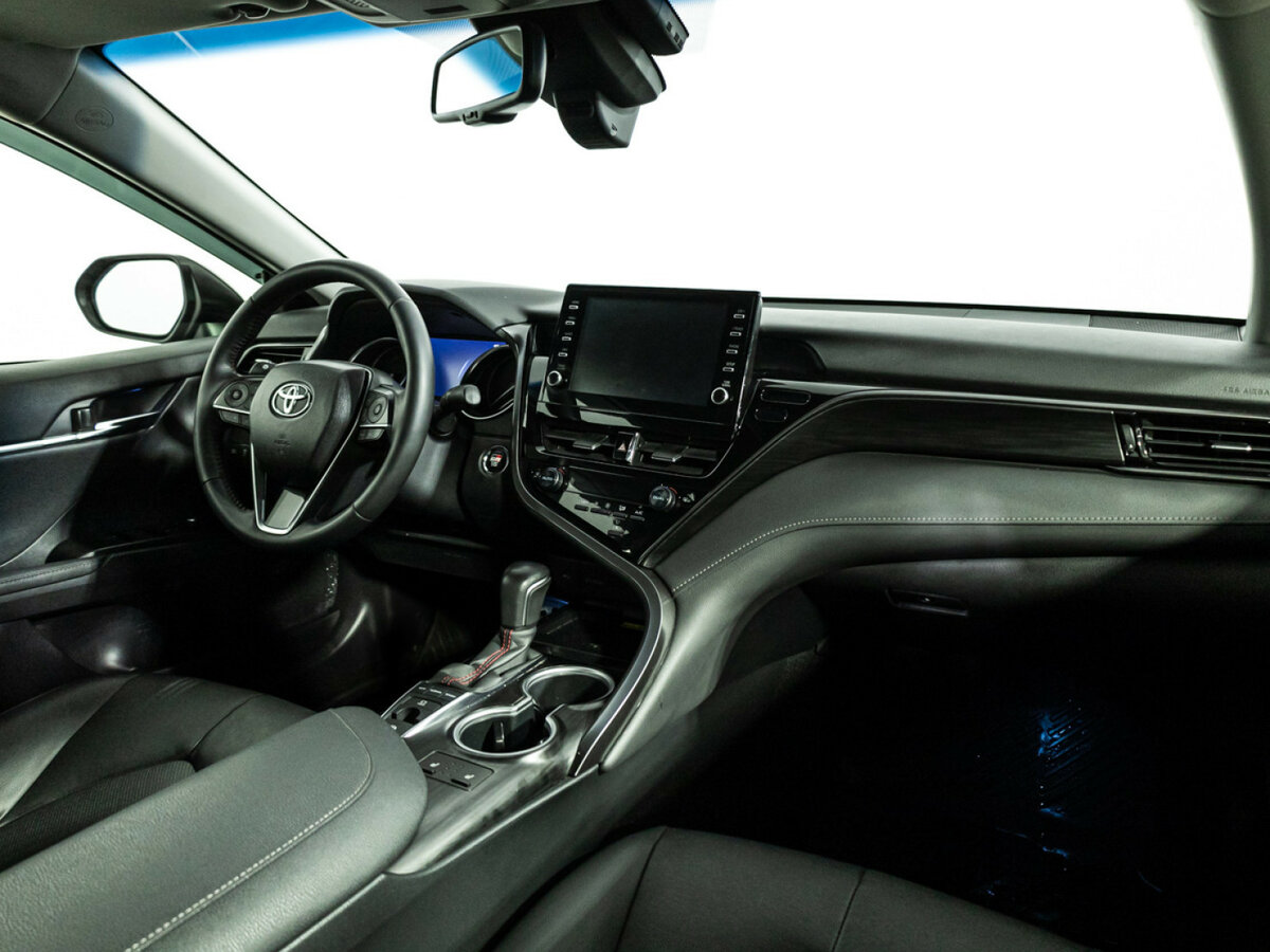 Toyota Camry с пробегом — 2023 год. Фото: #6