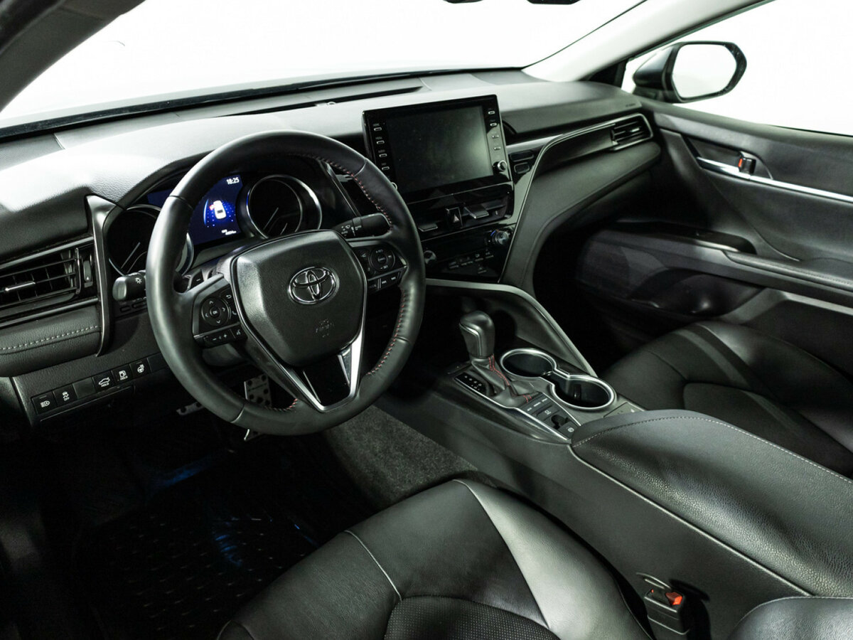 Toyota Camry с пробегом — 2023 год. Фото: #8