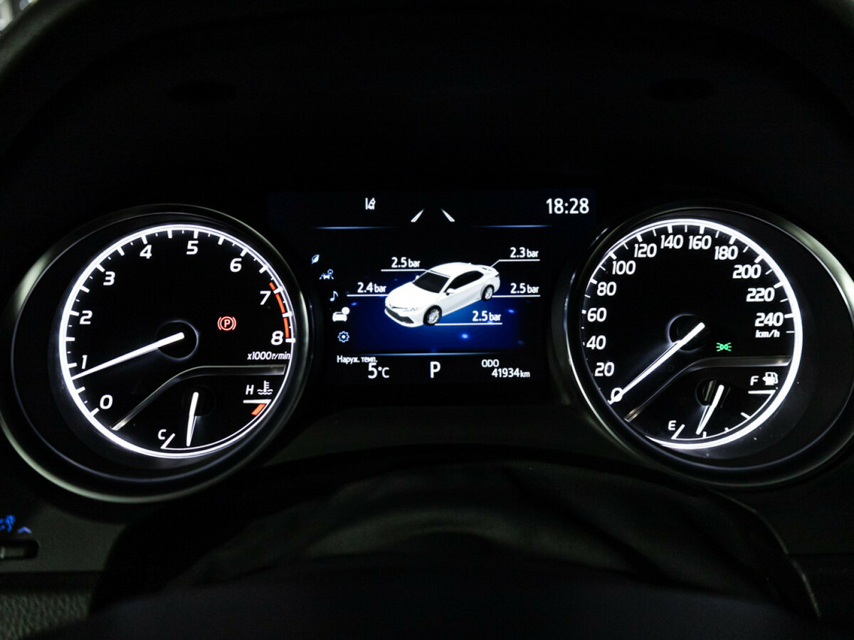 Toyota Camry с пробегом — 2023 год. Фото: #9