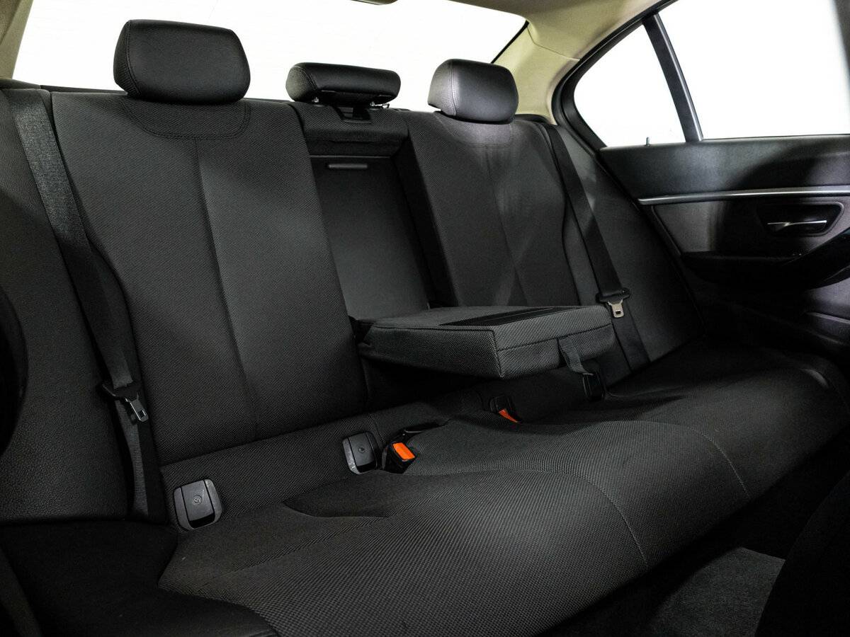 BMW 3 серии с пробегом — 2016 год. Фото: #16