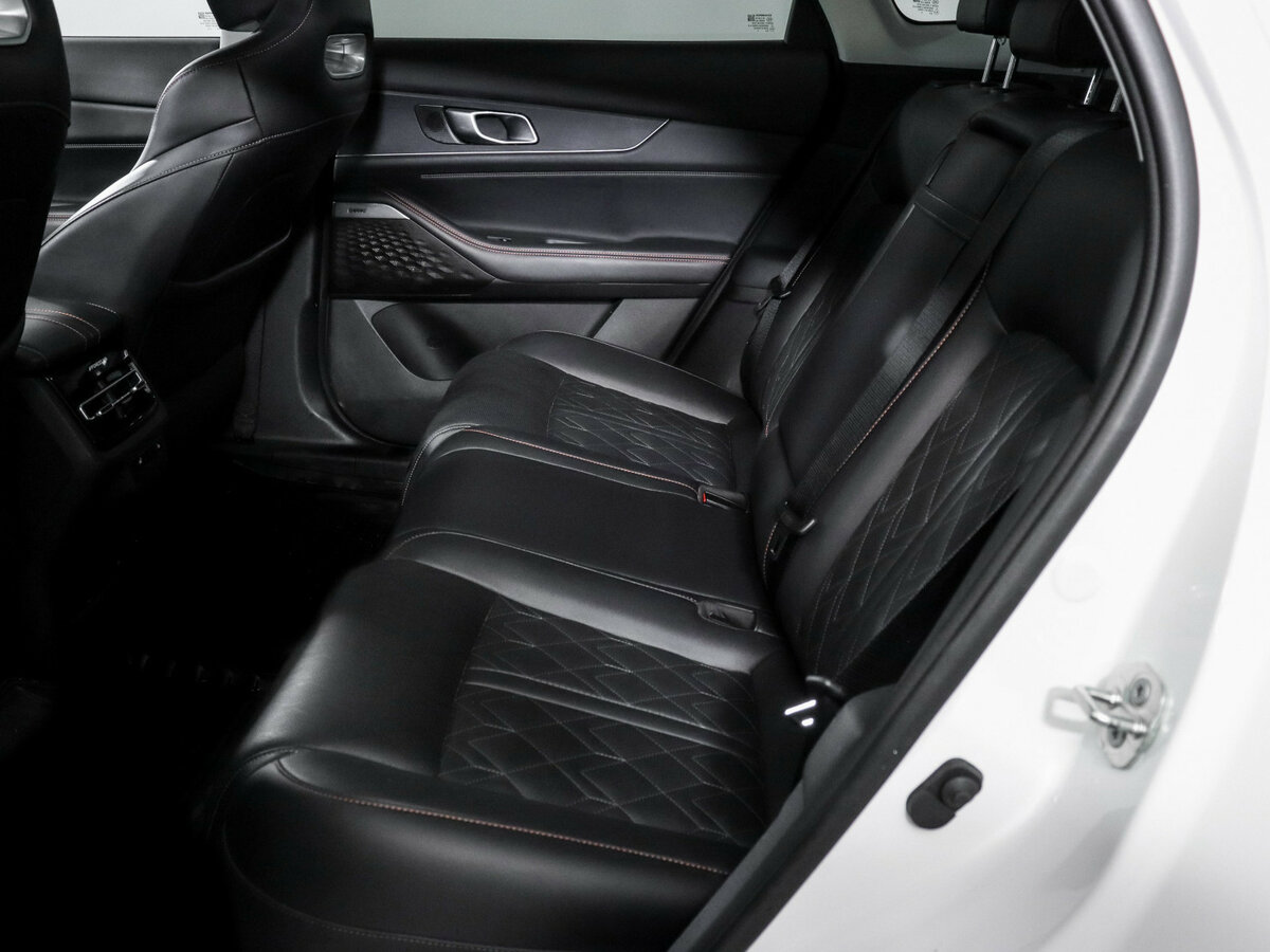 Changan UNI-K с пробегом — 2024 год. Фото: #9